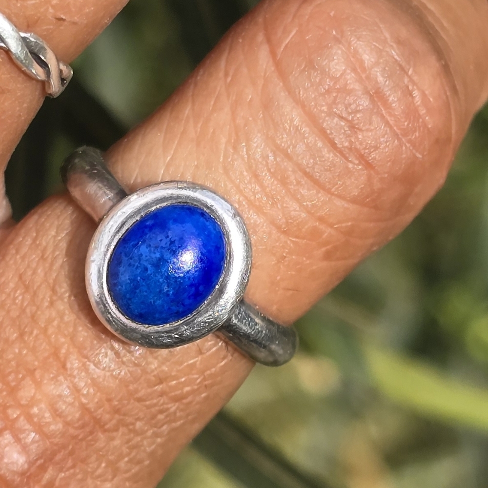 Vintage handmade Greek key pattern cut-out solitaire oval lapis lazuli ring